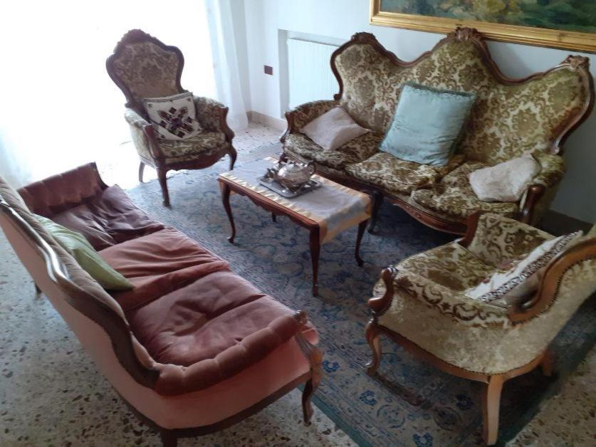 カゼルタ A Casa Di Adele Bed & Breakfast エクステリア 写真