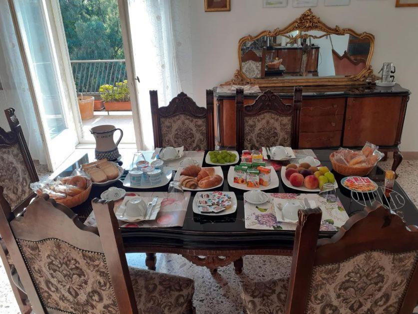 カゼルタ A Casa Di Adele Bed & Breakfast エクステリア 写真